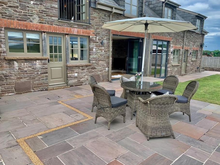 Coed Farm-Hot Tub-Sleeps 12-Near Brecon Villa Exteriör bild